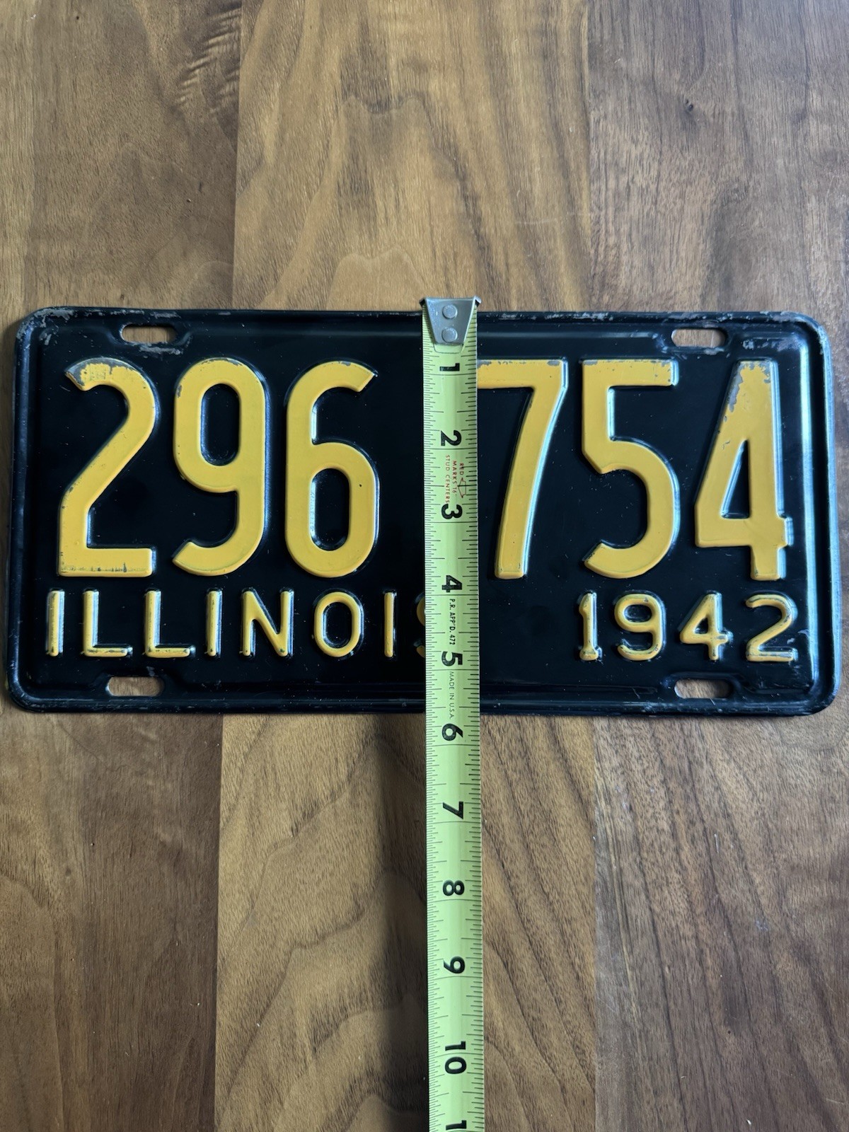 VTG 1942 Illinois Car Plate Industrial Wall Decor Americana Black Yellow USA